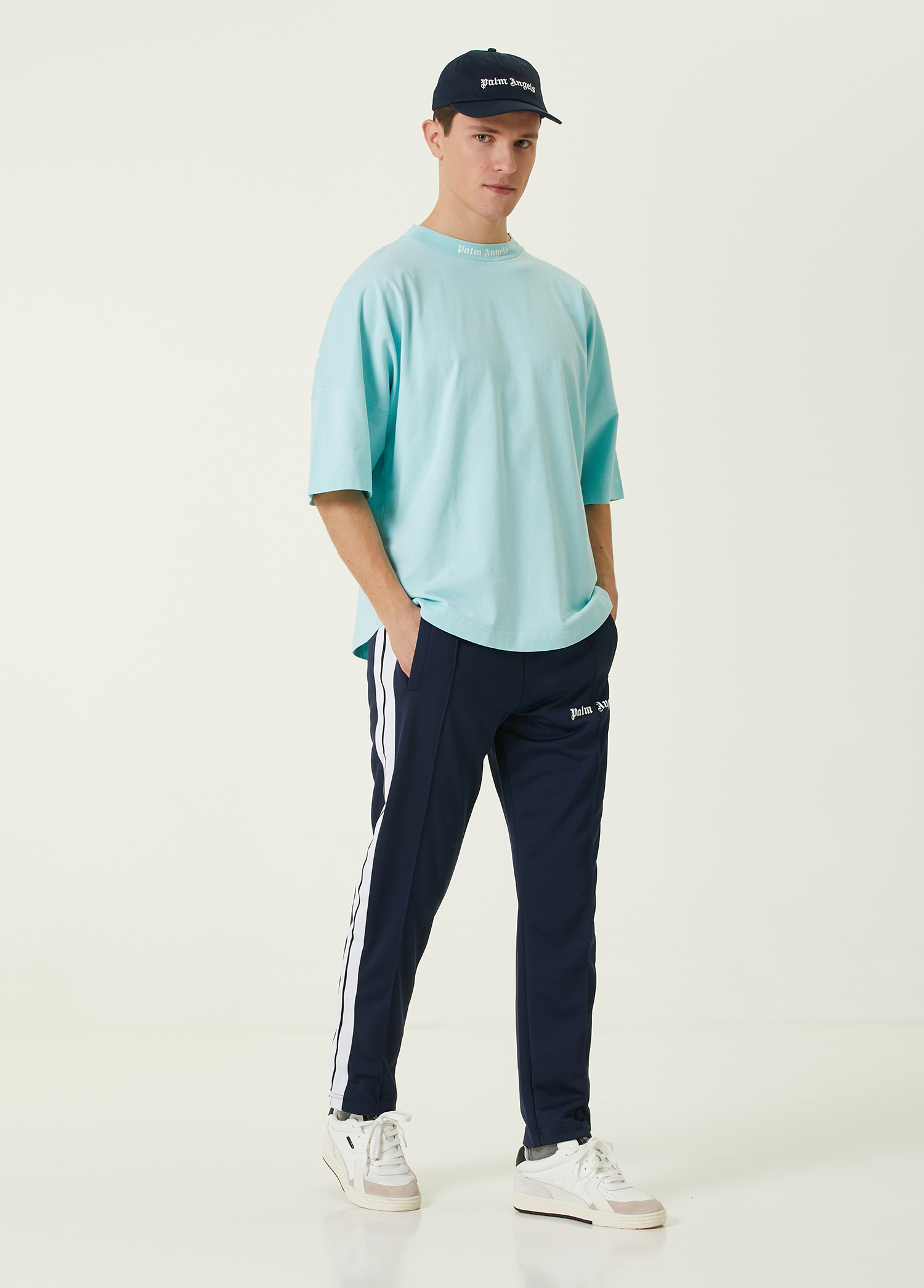 Palm Angels Logo Print T-Shirt – تيشيرت بالم أنجلز بطباعة الشعار